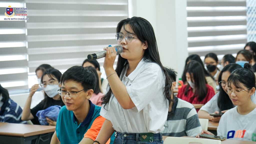 TỌA ĐÀM NGÔN NGỮ THẦY CHARLES CÙNG UEH