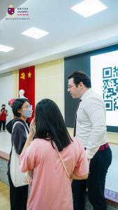 giao-luu-ielts-cung-thay-Charles