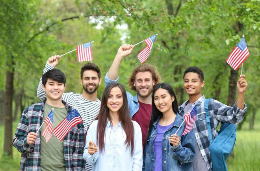 Khi bạn muốn xin du học Mỹ, yêu cầu chứng chỉ IELTS có điểm tối thiểu là 6.5 là điều bắt buộc.