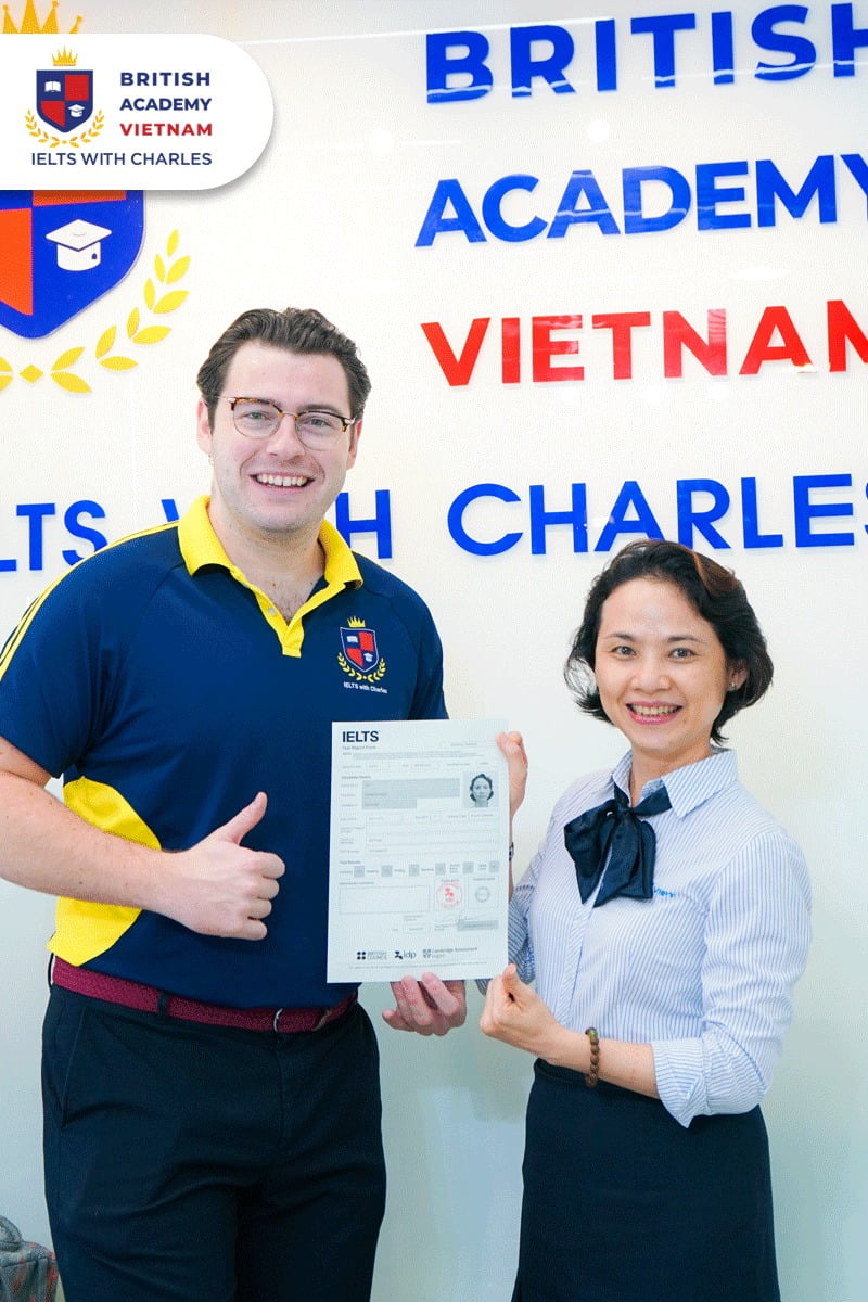 Chị Ngọc đạt IELTS General 5.0 cùng thầy Charles