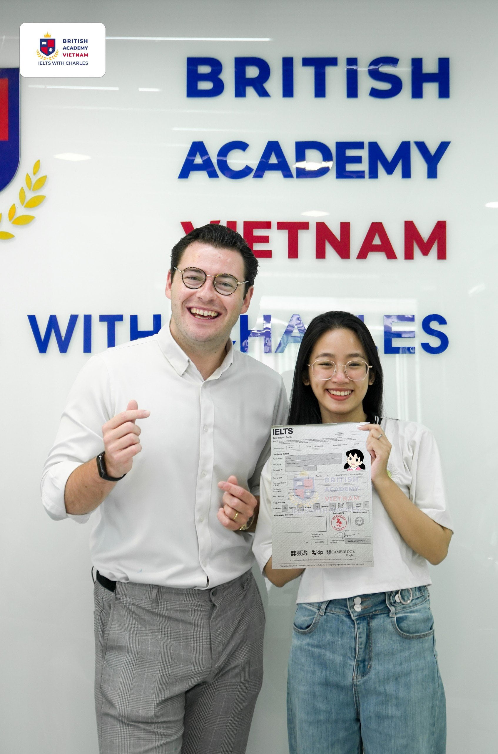 Khánh Linh đạt IELTS Academic 7.5 cùng thầy Charles