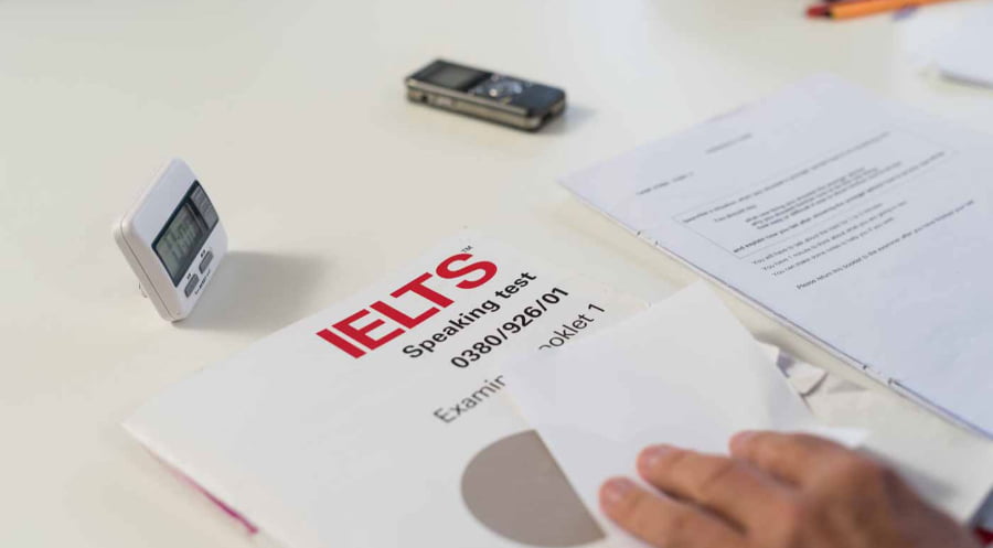 thi IELTS trên giấy