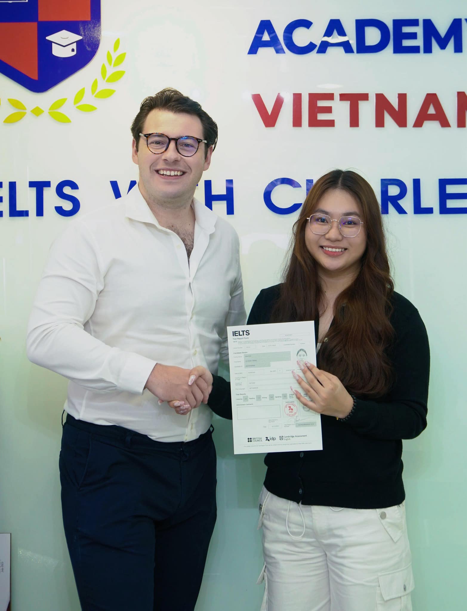 Đoan Trang đạt IELTS Academic 6.5 cùng thầy Charles