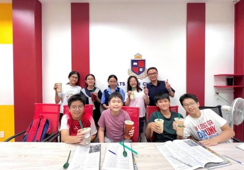 <a href="https://britishacademy.edu.vn/cac-khoa-hoc-ielts/charles-english-junior/tieng-anh-thieu-nien/">Tiếng Anh <em>thiếu niên</em></a>